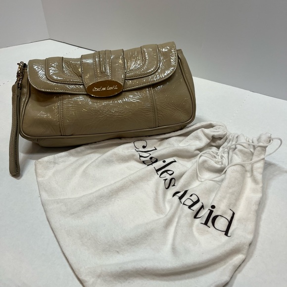 Charles David patent Leather Tan color Clutch/ Wristlet with DustBag! - Picture 16 of 16